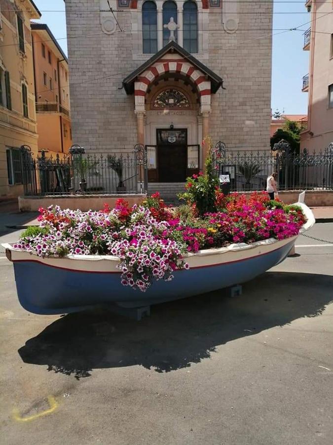 Casa Margherita, Centrale A Due Passi Dal Mare Bordighera Exterior foto